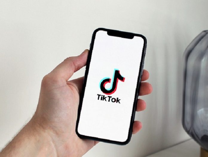 Nuove restrizioni TikTok per gli utenti adolescenti